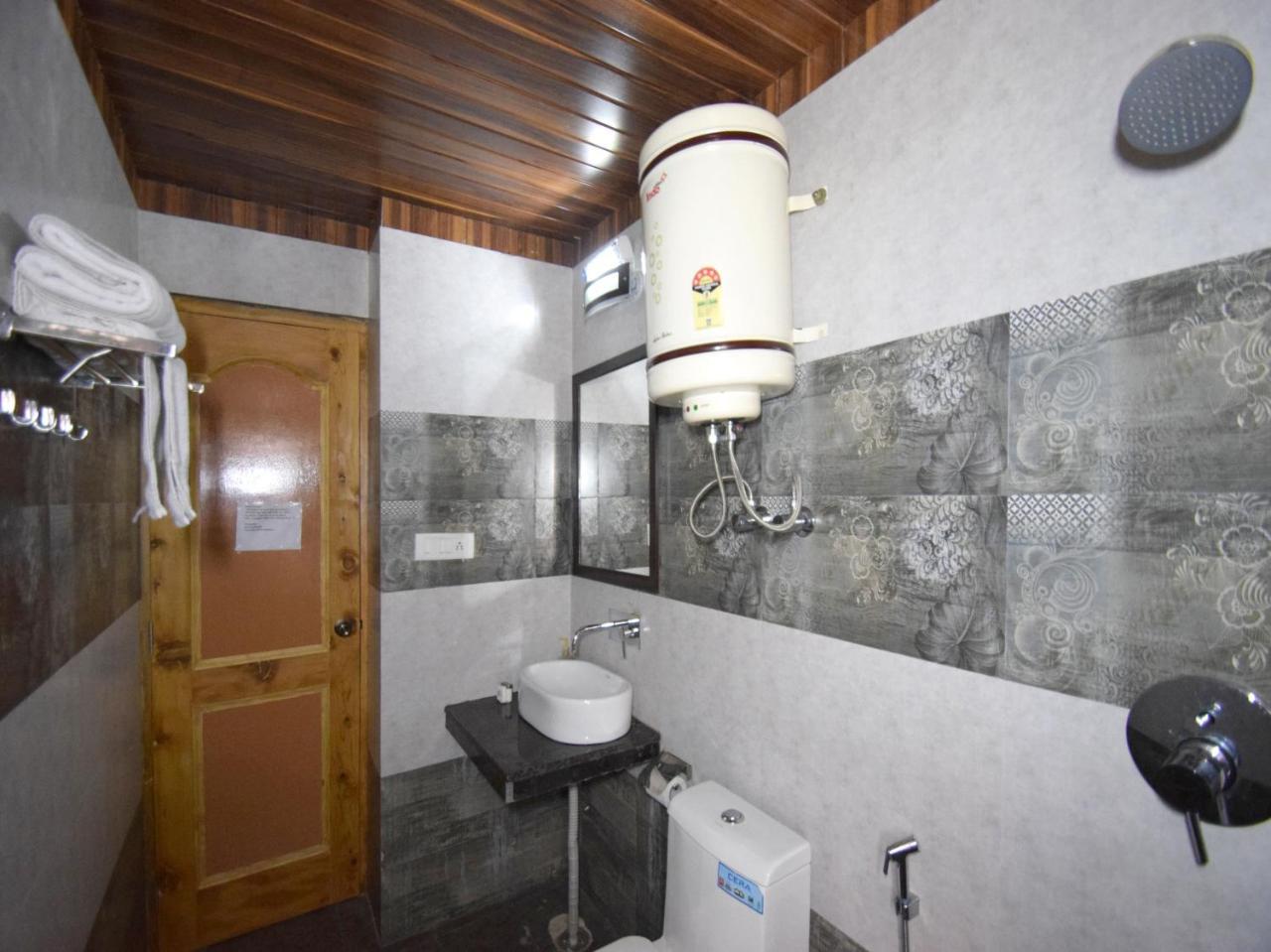 Oyo 10255 Hotel Red Apple Manāli Buitenkant foto